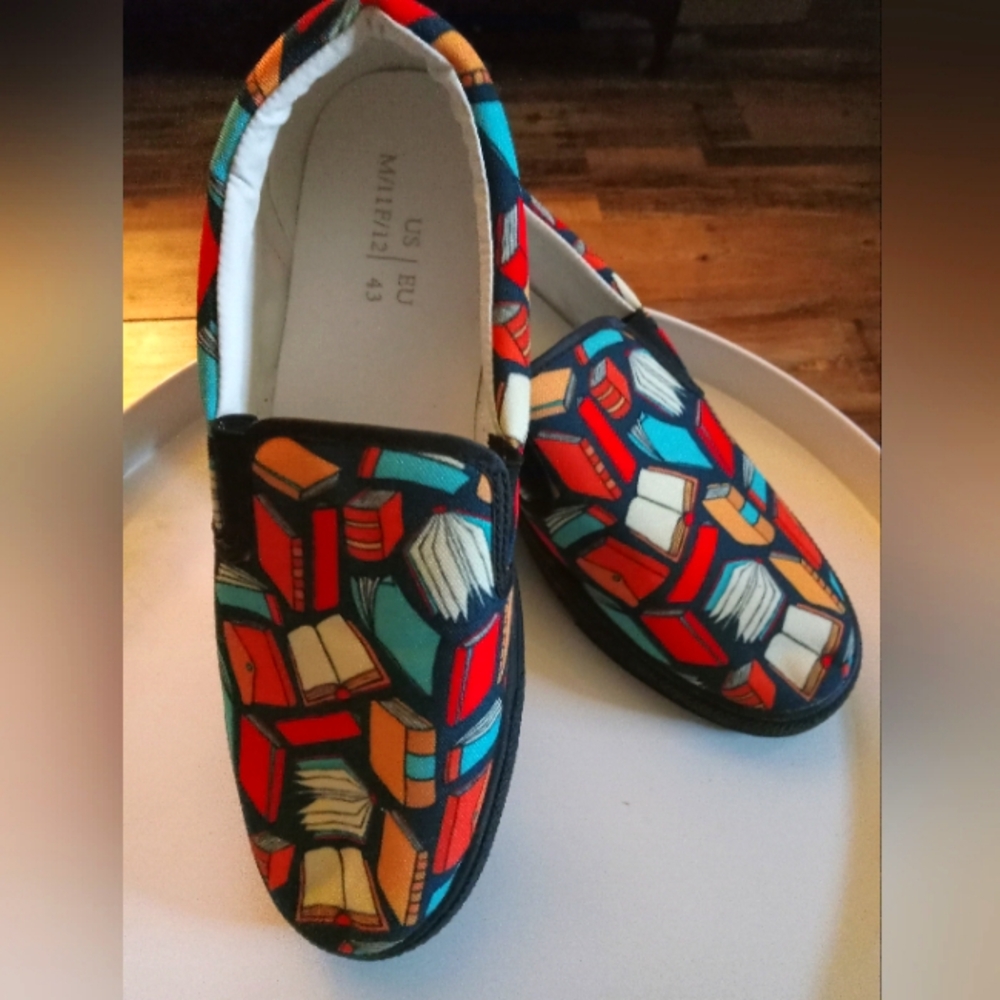 Book Lovers Pattern Slip-on Canvas Shoes Wmns12/Mns11/EU43. Black Sole     FF217